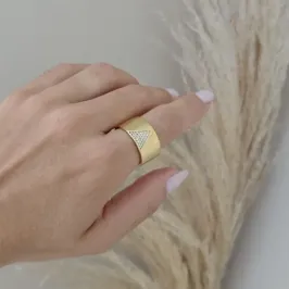 anel largo com triangulo