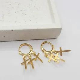 argola com pingente de cruz