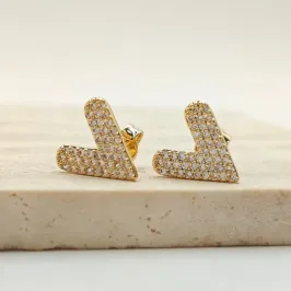 brinco coração cravejado