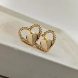 Brinco coração duplo cravejado e liso