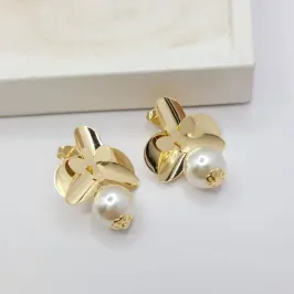 brinco pendurado de perola