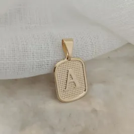 pingente placa pequena letra A