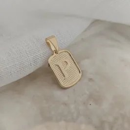pingente placa pequena letra P
