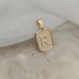 pingente placa pequena letra R