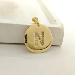 pingente redondo com zirconia letra N