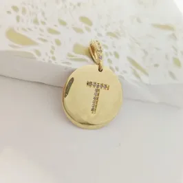pingente redondo com zirconia letra T