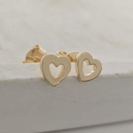 brinco mini coração vazado