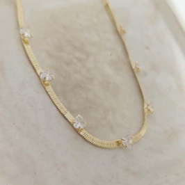 chocker fita com pedras de coração