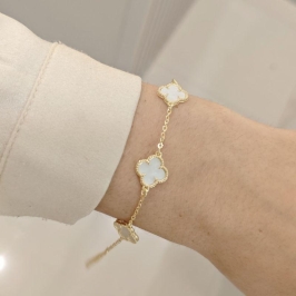 pulseira trevo branco