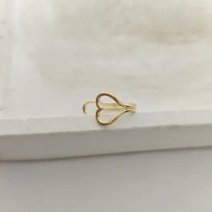 piercing de orelha de coração