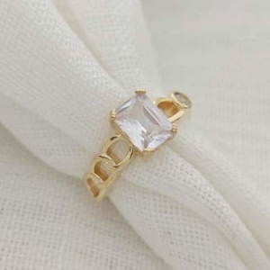 anel solitário com pedra retangular