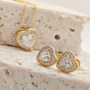 conjunto coração de cristal borda cravejada