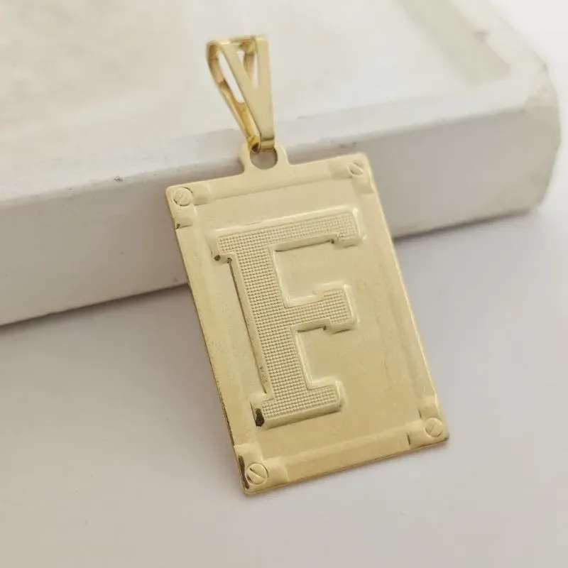 pingente medalha quadrada letra F