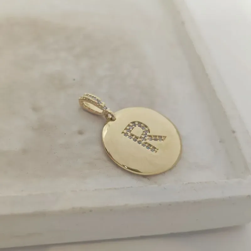 pingente redondo com zirconia letra R
