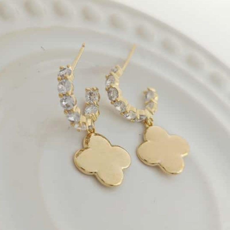 argola cravejada com trevo