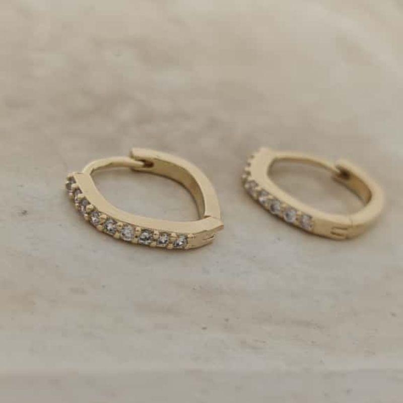 argolinha cravejada triangulo 1,3cm