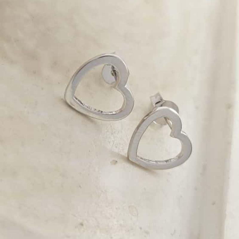 brinco coração vazado rhodio