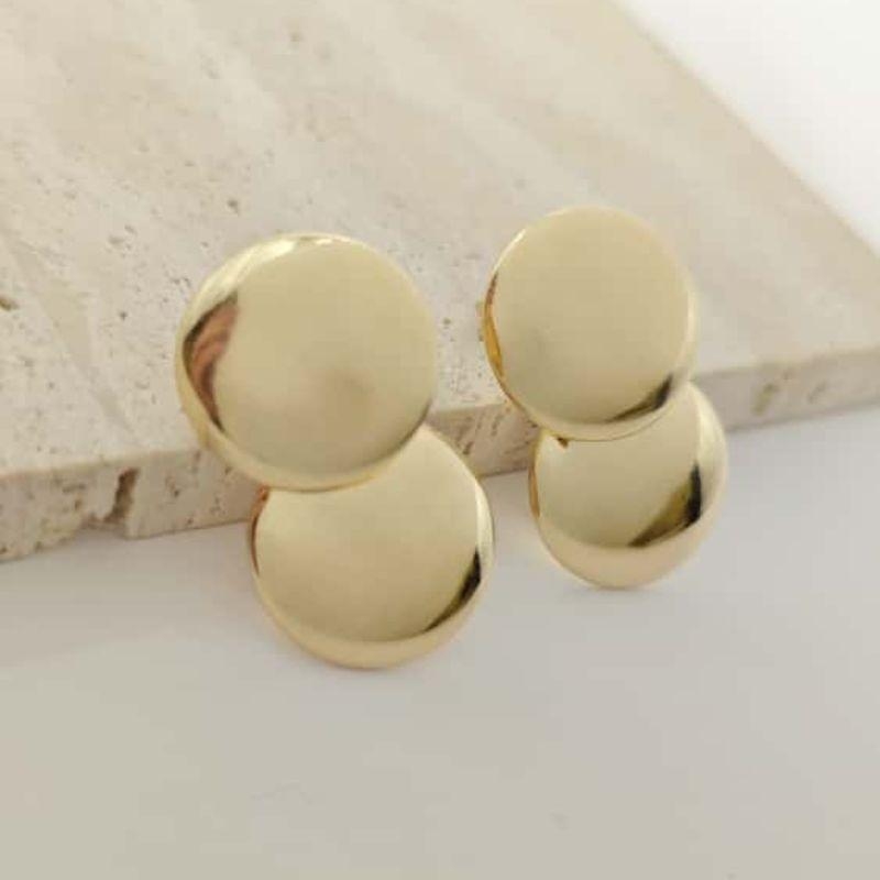 brinco duas bolas chapadas