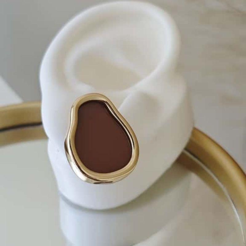 brinco orgânico marrom