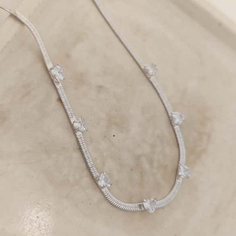 chocker fita de pedras de coração rhodio