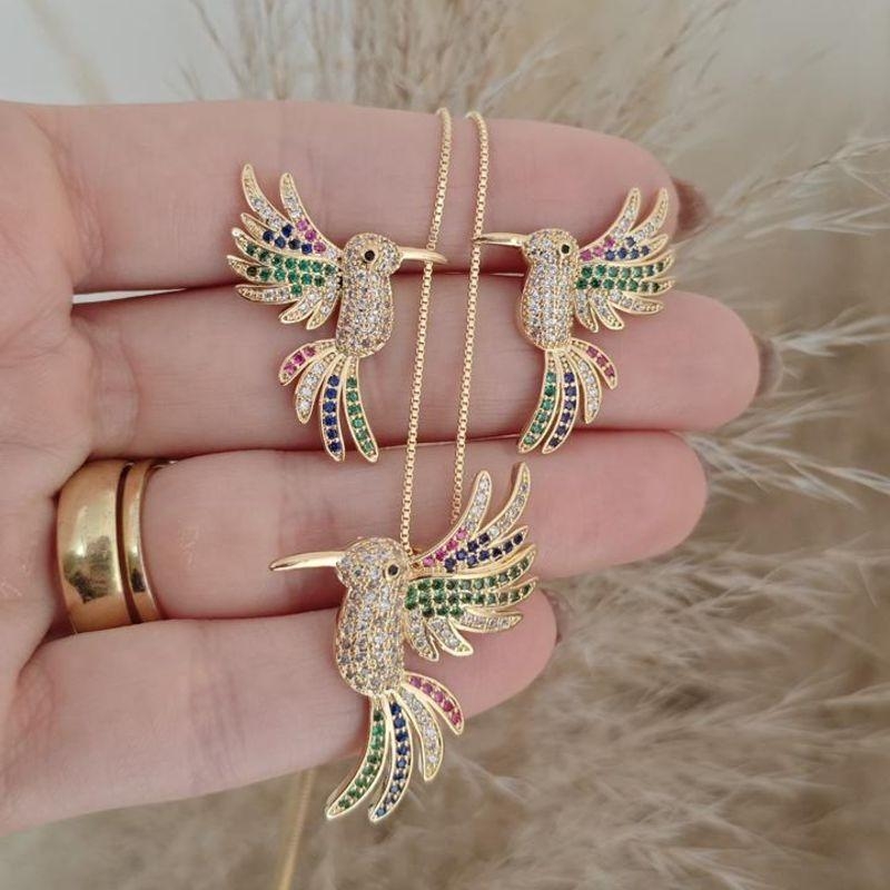 conjunto beija flor colorido