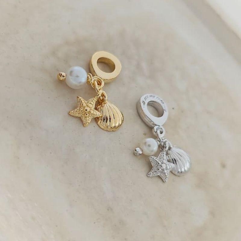 berloque pérola, estrela e concha