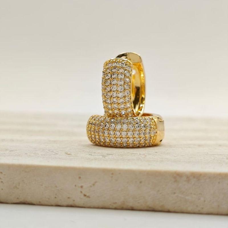 brinco argola cravejada 6mm