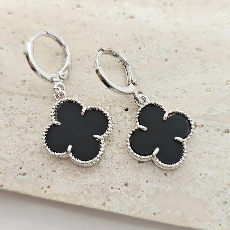 brinco argolinha trevo preto rhodio