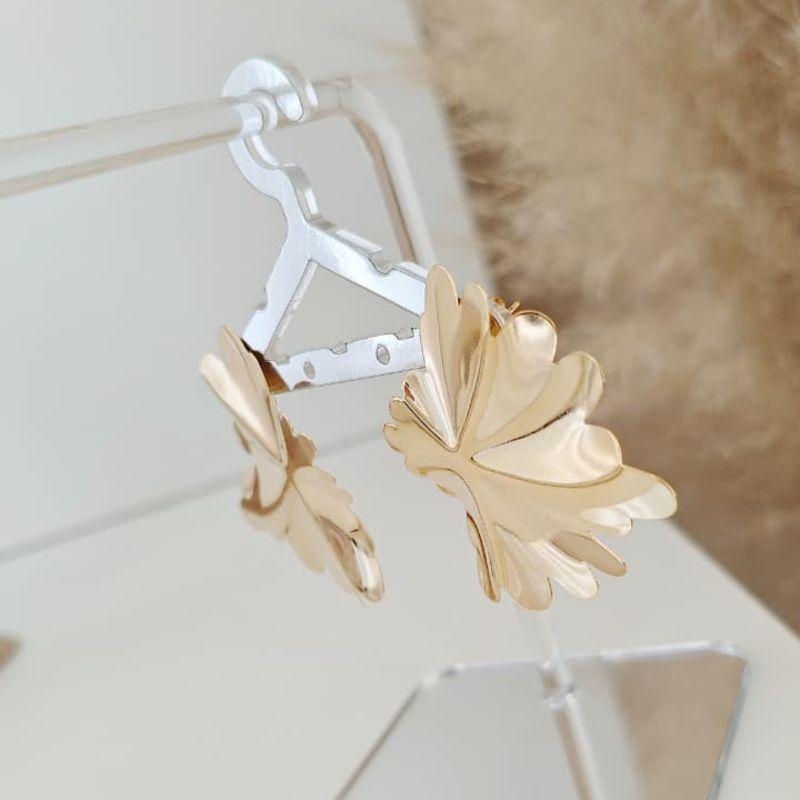 brinco folha ondulada