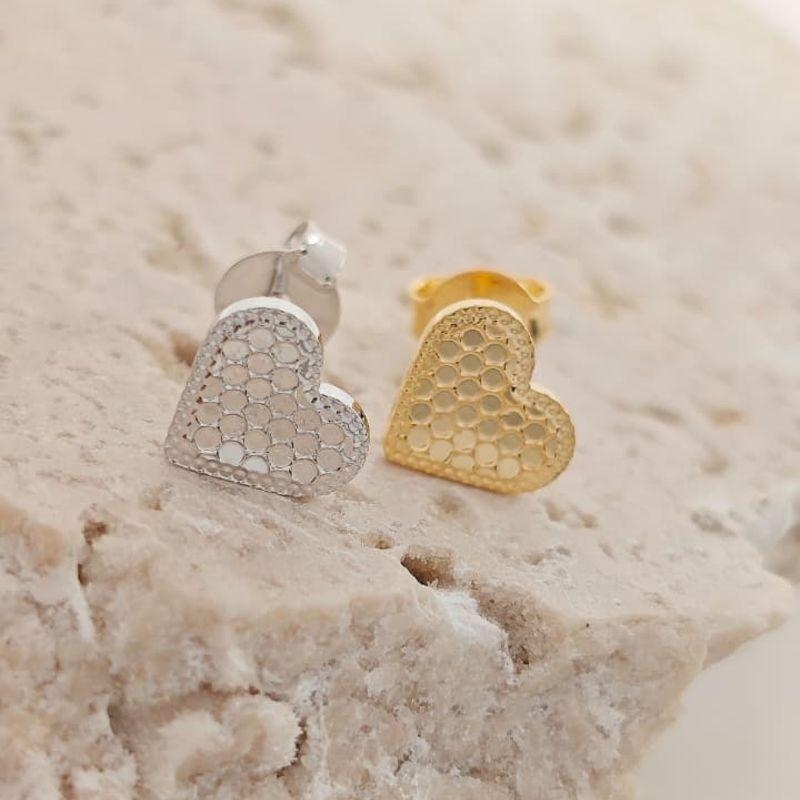 brinco coração com textura