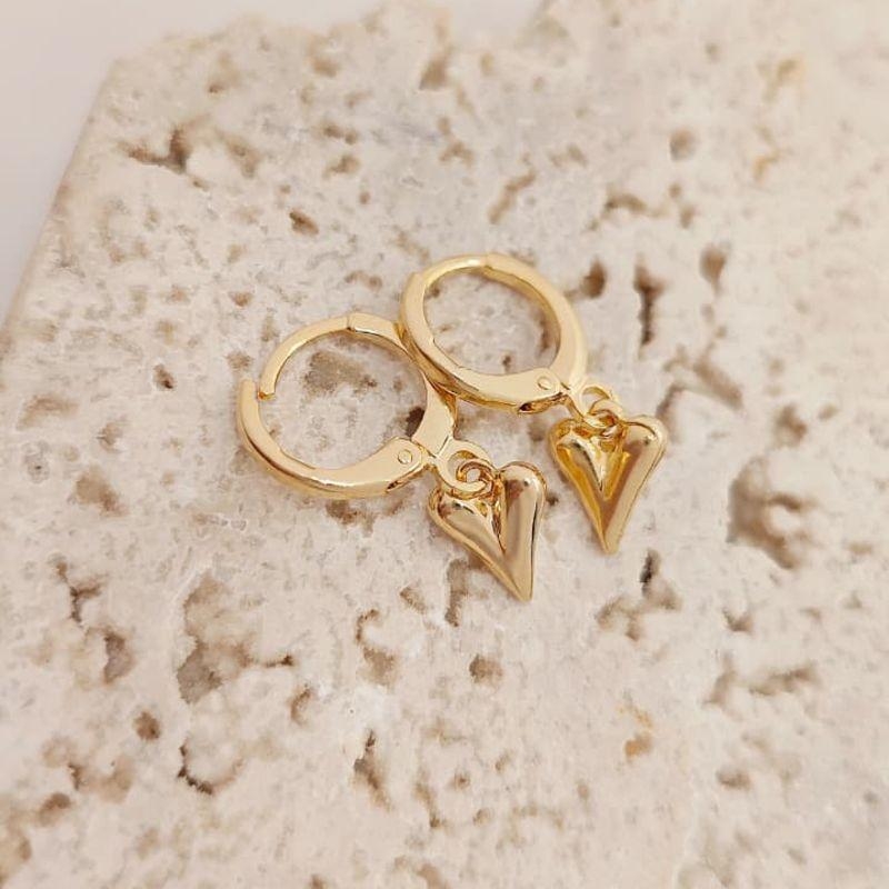 argolinha com coração pendurado