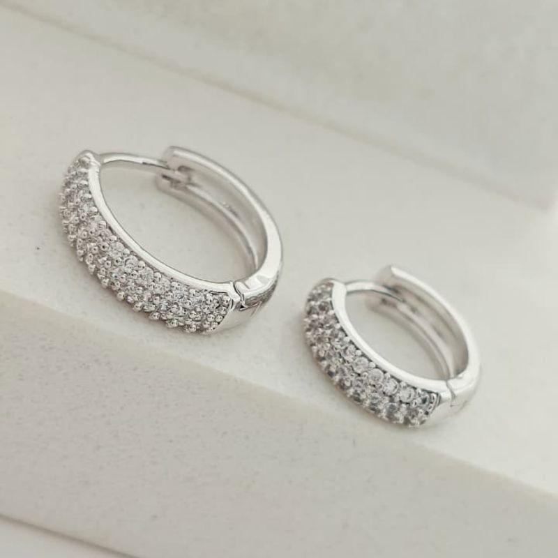 argolinha cravejada G 1,6cm rhodio