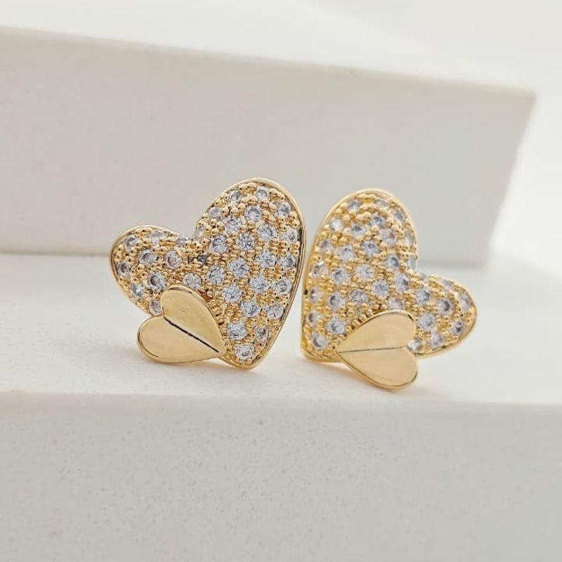 brinco coração cravejado e chapa