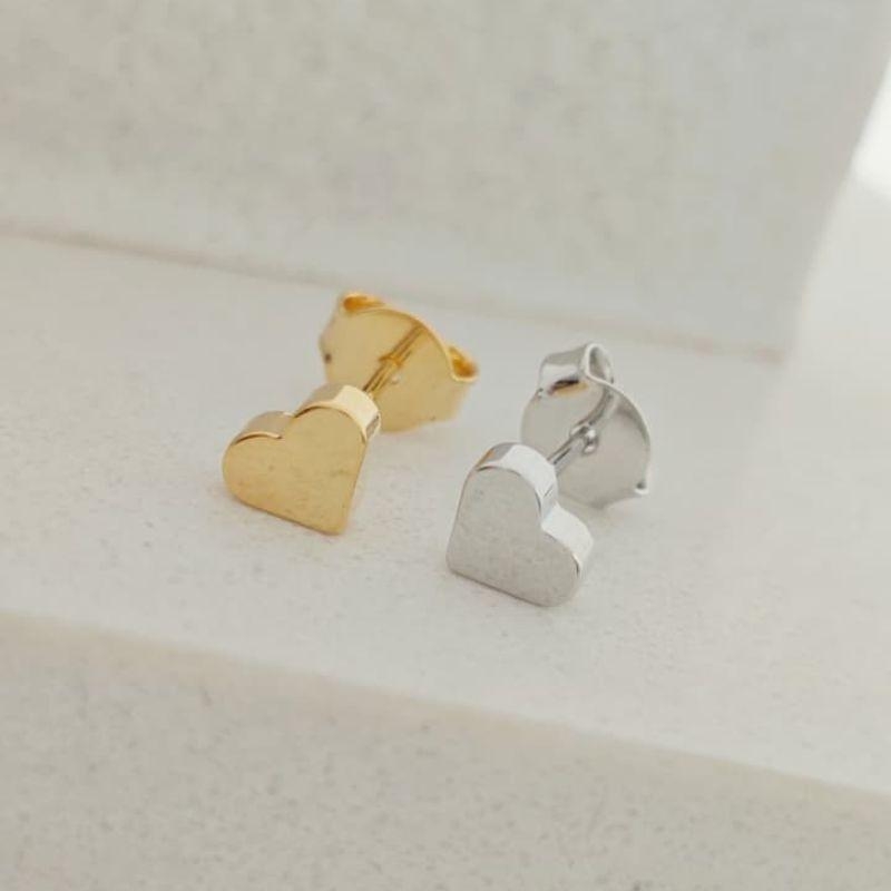 brinco coração liso P 0,5cm