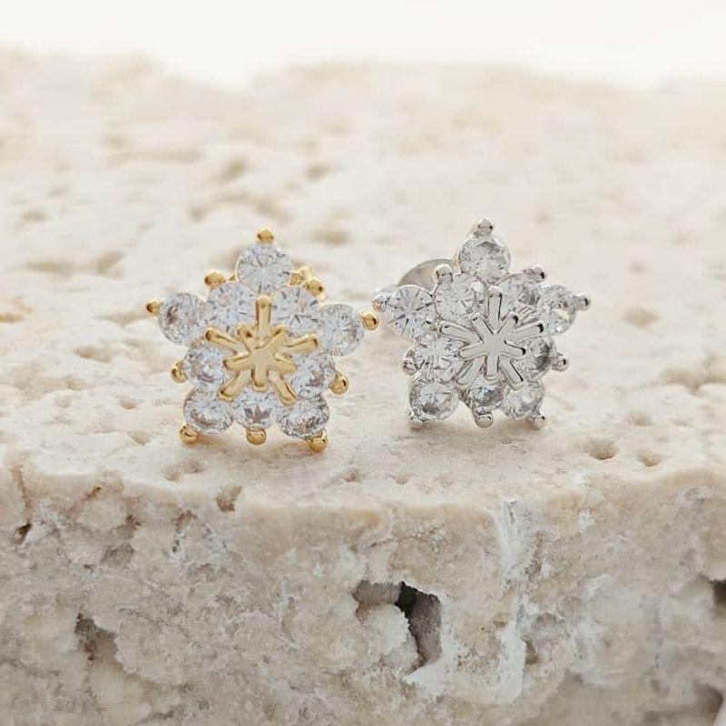 brinco de flor cravejada