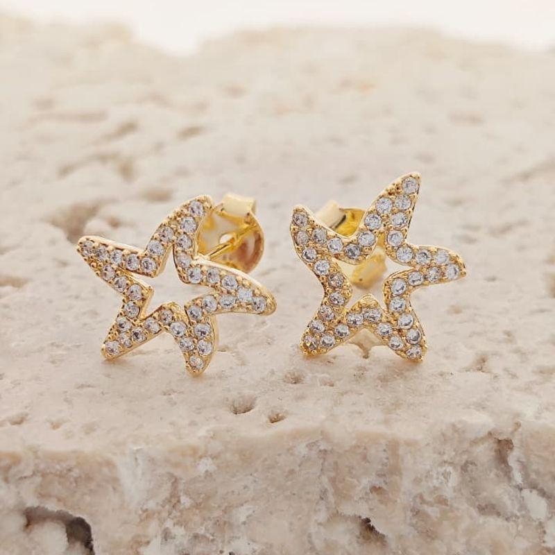 brinco estrela vazada cravejada