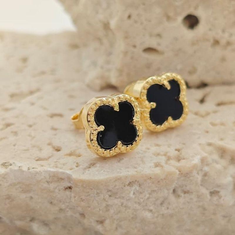 brinco trevo preto 1cm