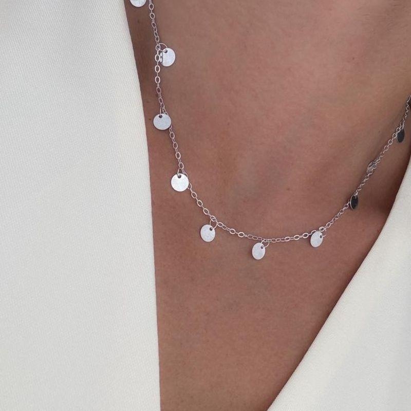 chocker medalha pendurada