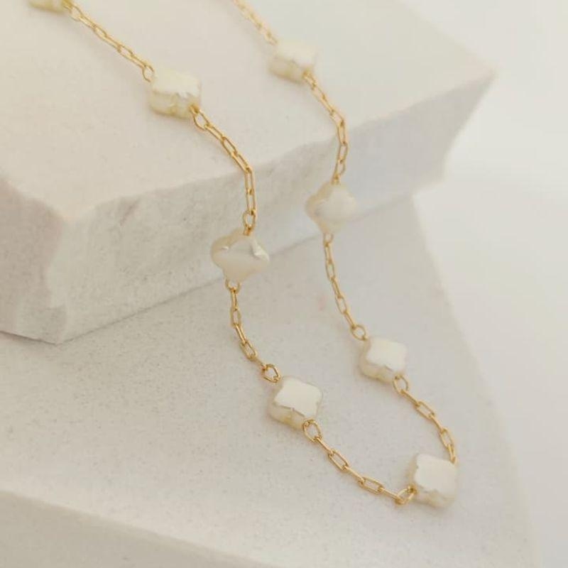 chocker trevo de pérola