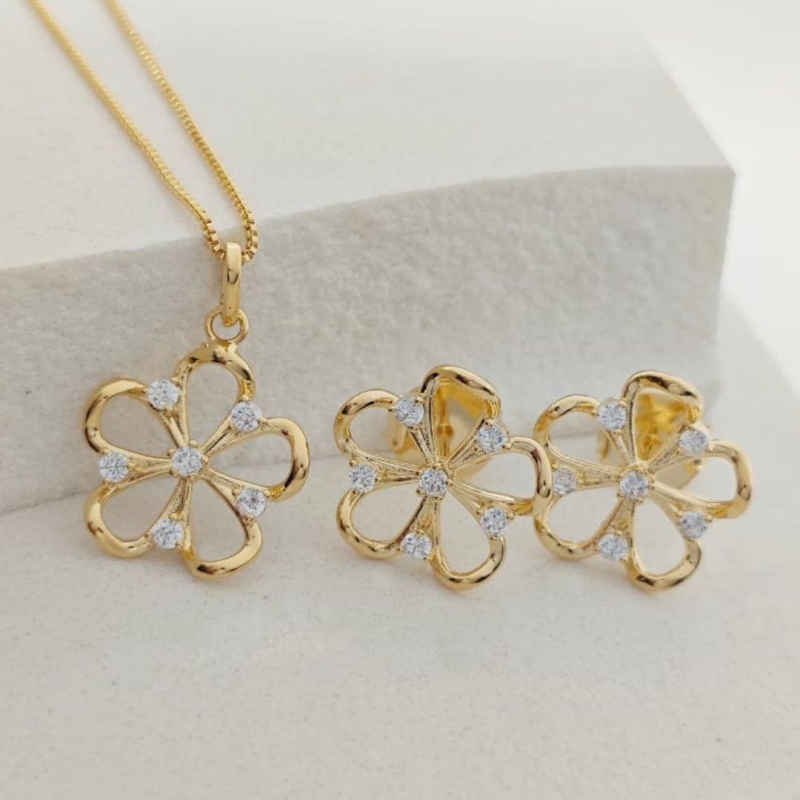 conjunto flor vazada