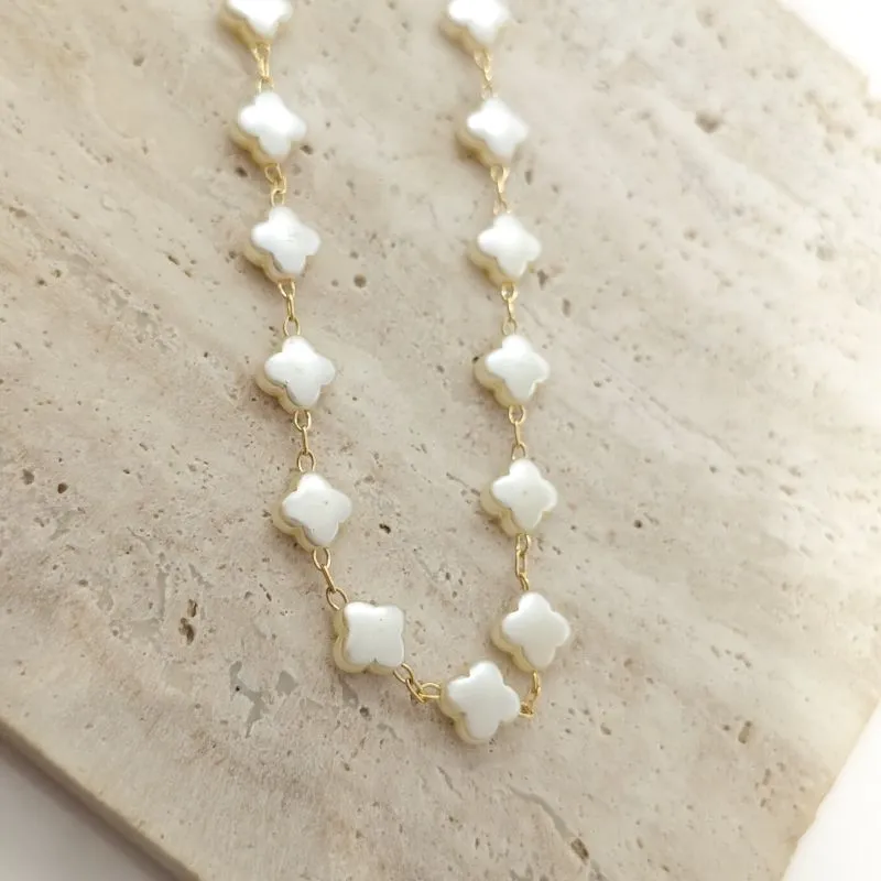 chocker trevo perola