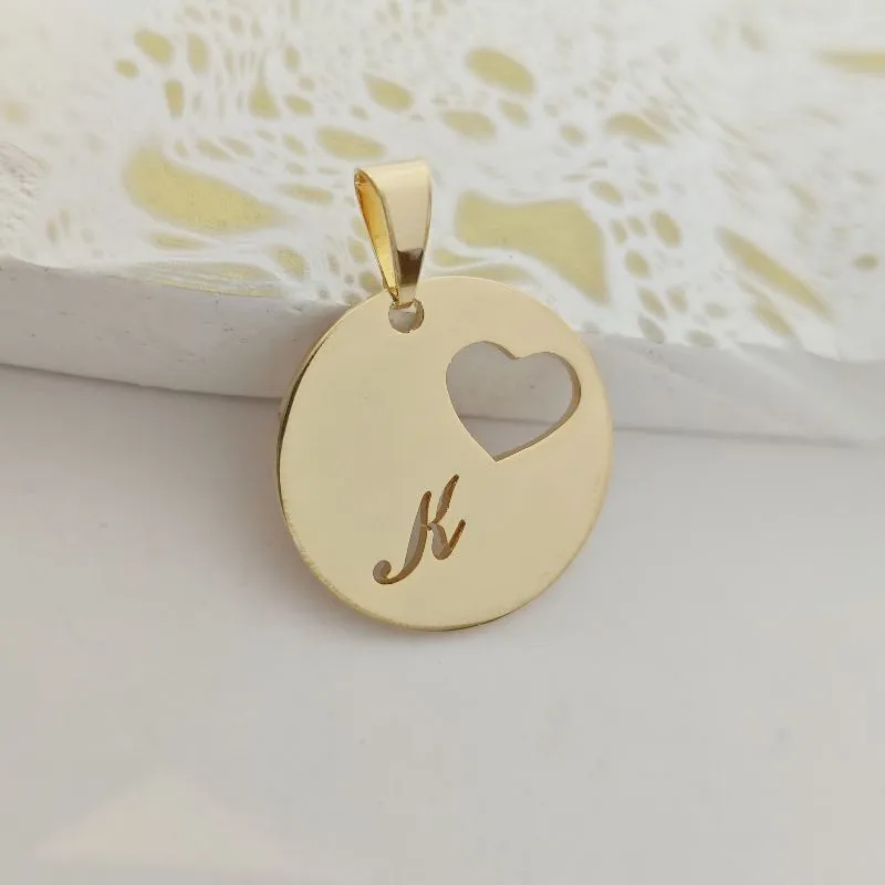 pingente medalha coração letra K