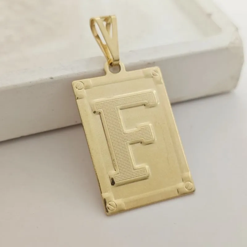 pingente medalha quadrada letra F