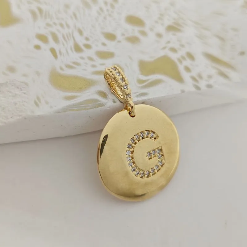 pingente redondo com zirconia letra G