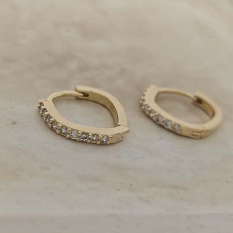 argolinha cravejada triangulo 1,3cm