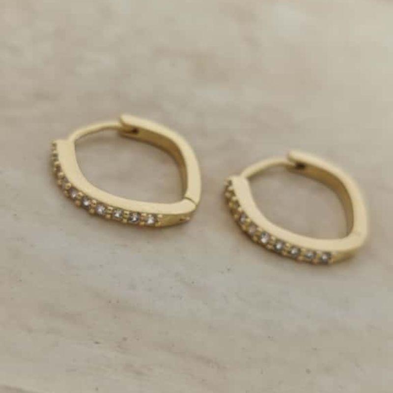 argolinha cravejada triangulo 1,5cm