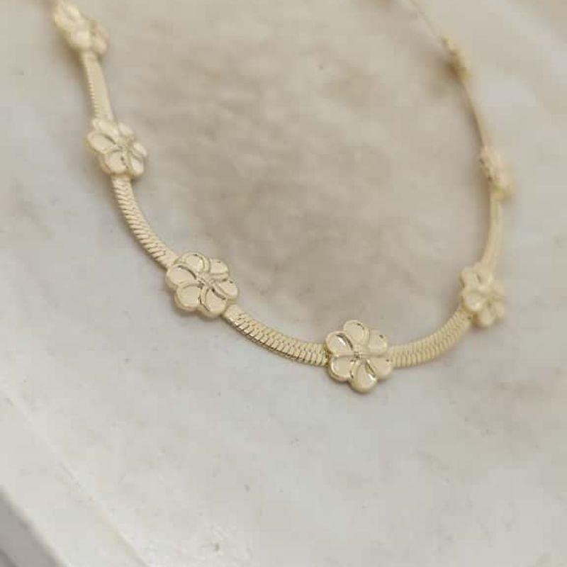 chocker fita com flor