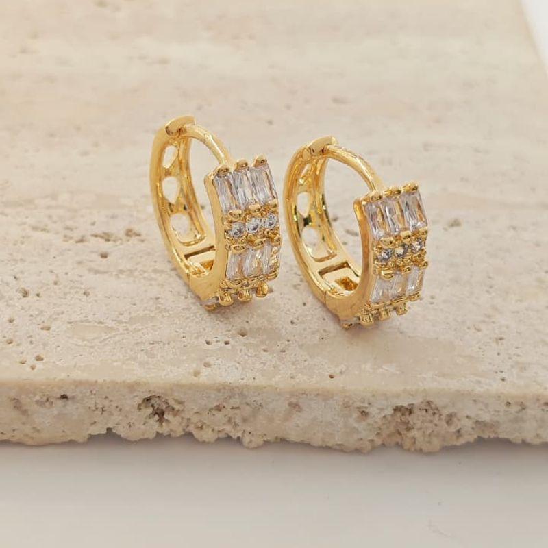 argolinha cravejada pedra baguete