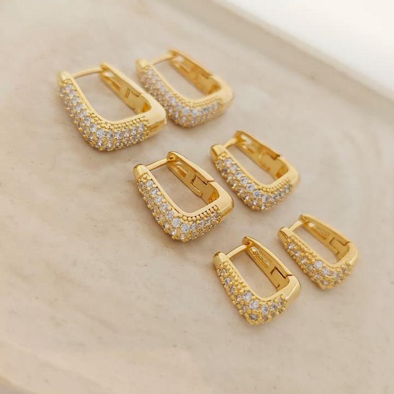 argolinha quadrada cravejada M 1,5cm