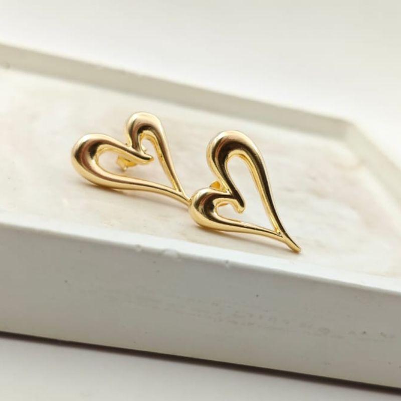 Brinco coração vazado